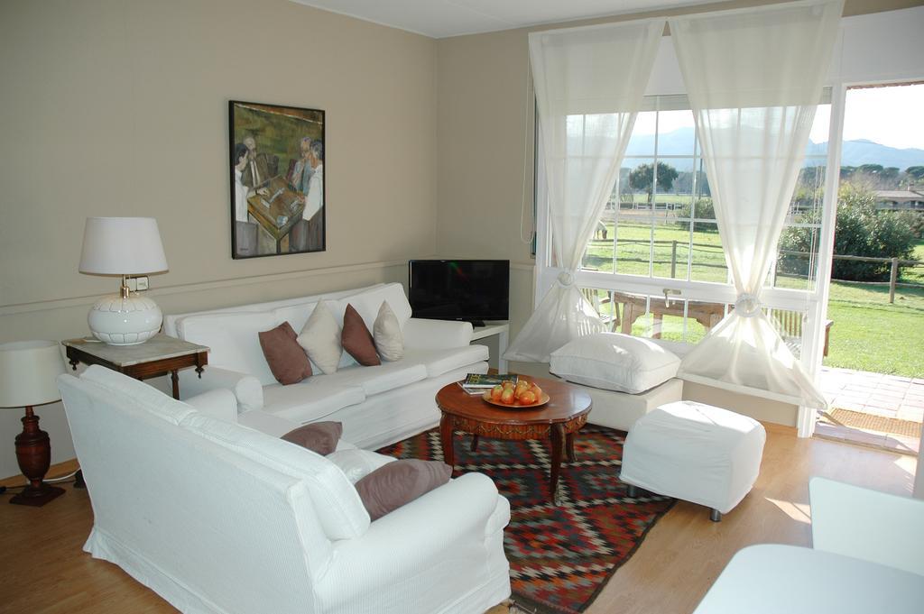 Residential Horse Club Costa Brava Hostel ซานตากริสตีนาเดโฮ ภายนอก รูปภาพ